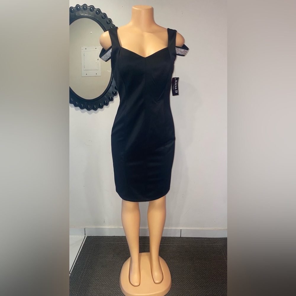 NWT BLACK DRESS WITH OPEN SHOULDERS AND SILVER BRIGHT STRAPS SIZE 8 (21) - Picture 1 of 7